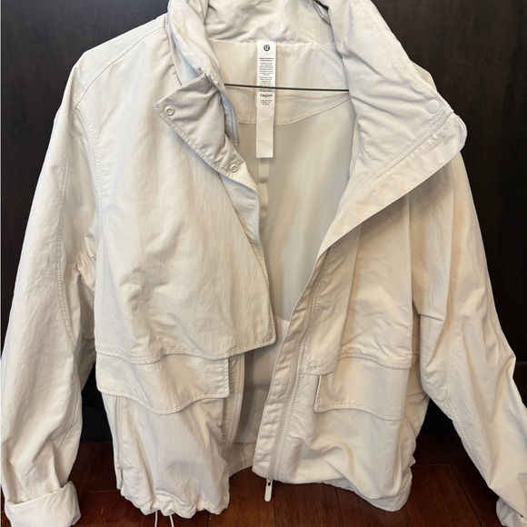 Lululemon Wind Breaker - Picture 1 of 3